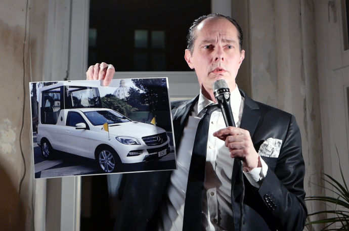 <p>Olof Olsson: Driving the Blues Away – an info comedy</p>
